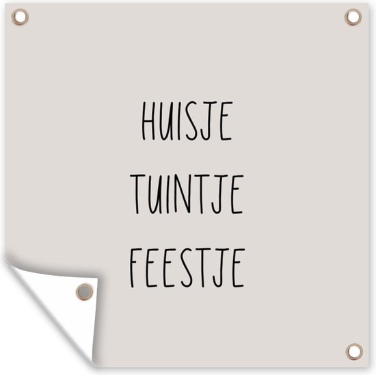 Tuinposter - Tuinposter tekst - Tuindecoratie - Taupe - Zandkleur - Huisje tuintje feestje - Thuis - Feest - Quote - 200x200 cm - Tuindoek - Buitenposter