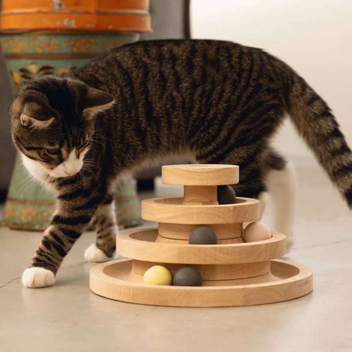 Designed by Lotte Speeltoren Mia - Kattenspeelgoed - Hout - Bruin - 26x26x14,5 cm — afbeelding 11