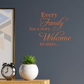 Stickerheld - Muursticker "Every family has a story... Welcome to ours..." Quote - Woonkamer - inspirerend - Engelse Teksten - Mat Oranje - 27.5x34.6cm