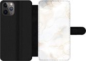 Bookcase Geschikt voor iPhone 11 Pro Max telefoonhoesje - Marmer print - Wit - Geel - Met vakjes - Wallet case met magneetsluiting