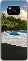 Geschikt voor Xiaomi Poco X3 Pro hoesje - Een zwart zandstrand van Hawaii - Siliconen Telefoonhoesje