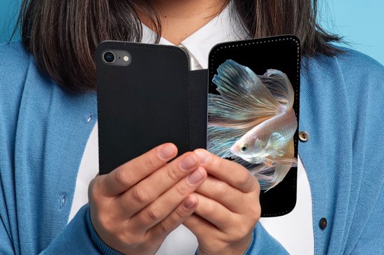 Bookcase pour téléphone iPhone SE 2020 Bookcase - Poisson - Staart - Zwart - Avec poches - Étui portefeuille avec fermeture magnétique