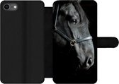 Bookcase Geschikt voor iPhone 8 telefoonhoesje - Paard - Zwart - Halster - Met vakjes - Wallet case met magneetsluiting