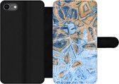 Bookcase Geschikt voor iPhone 8 telefoonhoesje - Marmer print - Verf - Goud - Blauw - Met vakjes - Wallet case met magneetsluiting