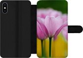 Bookcase Geschikt voor iPhone XS telefoonhoesje - Bloemen - Tulpen - Roze - Met vakjes - Wallet case met magneetsluiting