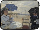 Laptophoes 17 inch - Het strand van Trouville - Schilderij van Claude Monet - Laptop sleeve - Binnenmaat 42,5x30 cm - Zwarte achterkant