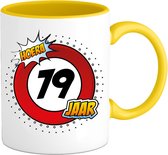 79 Jaar Verkeersbord Mok met tekst | Grappig Verjaardag Beker Cadeau | Bedrukte Koffie en Thee Mokken | Zwart | 330 ML