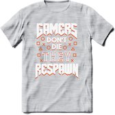 Gamers don't die T-shirt | Oranje | Gaming kleding | Grappig game verjaardag cadeau shirt Heren – Dames – Unisex | - Licht Grijs - Gemaleerd - S