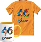 46 Jaar Vrolijke Verjaadag T-shirt met mok giftset Geel | Verjaardag cadeau pakket set | Grappig feest shirt Heren – Dames – Unisex kleding | Koffie en thee mok | Maat XXL