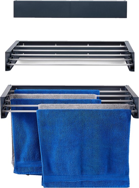 Donkergrijs, uittrekbaar droogrek met blauwe en grijze handdoeken, in gesloten en geopende toestand.