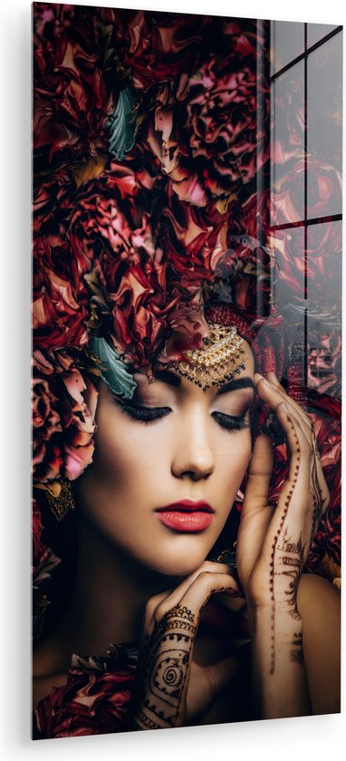 Glasschilderij vrouw - Bloemen - Rood - Sieraden - Henna - Foto op glas - Wanddecoratie glas - 60x120 cm - Schilderij glas - Slaapkamer - Woondecoratie