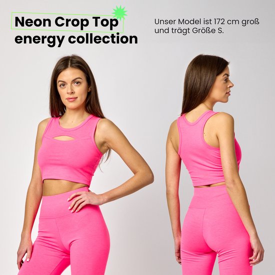 Model van voren en achteren in roze sport top en legging.
