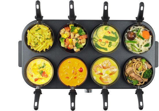 Zwart gourmetstel met 8 gevulde wokpannetjes: pasta, groenten, curry, garnalen, noedels.