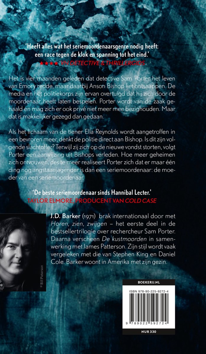 Boekachterkant: Foto van J.D. Barker, tekst over de serie 'Sam Porter' en thriller 'Het vijfde meisje'.