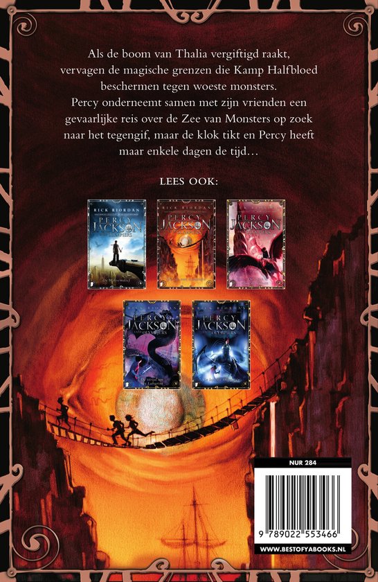 Achterkant van het boek 'Percy Jackson en de Olympiërs 2 - De zee van monsters'. Bevat een synopsis en afbeeldingen van andere boeken.