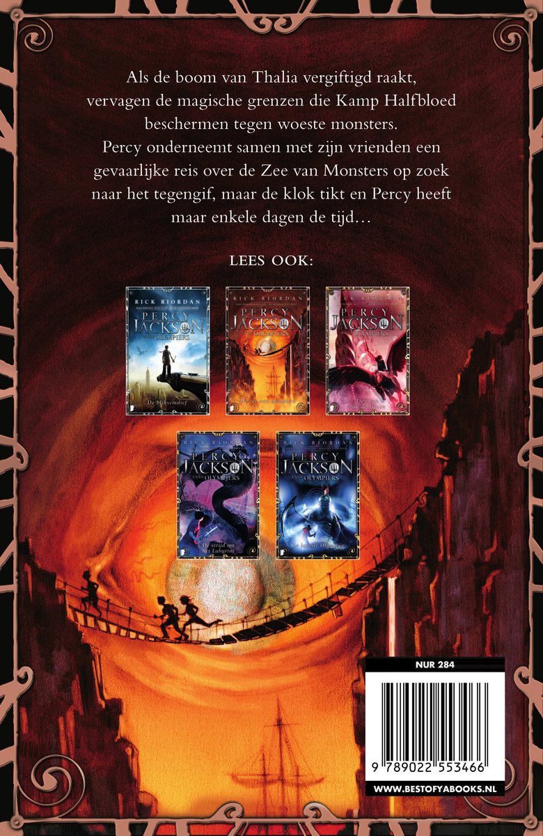 Achterkant van het boek 'Percy Jackson en de Olympiërs 2 - De zee van monsters'. Bevat een synopsis en afbeeldingen van andere boeken.