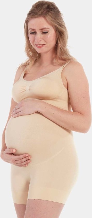 Nude shapewear top en short voor zwangere, gedragen door vrouw op de foto.