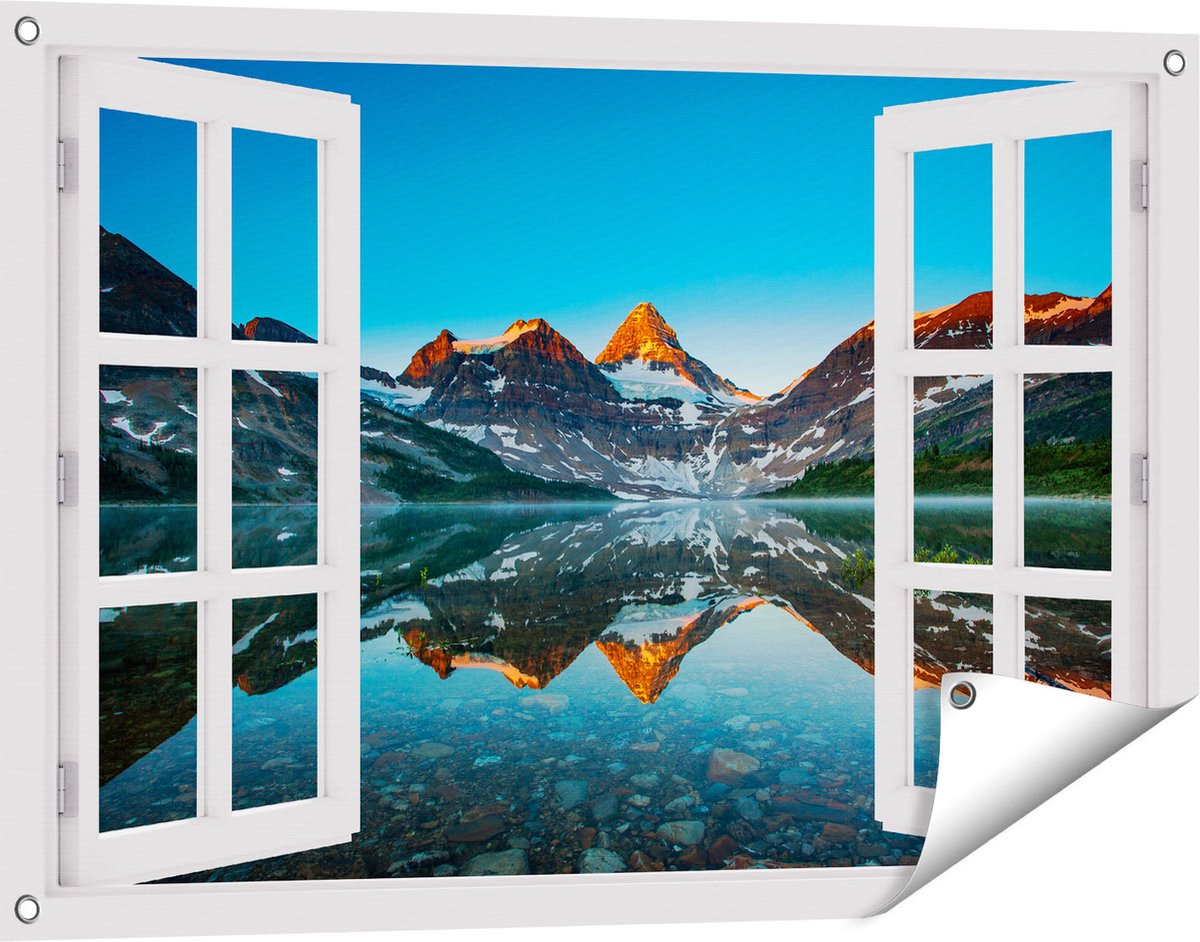 Gards Tuinposter Doorkijk Berg Assiniboine bij het Meer in Canada - 90x60 cm - Tuindoek - Tuindecoratie - Wanddecoratie buiten - Tuinschilderij wit