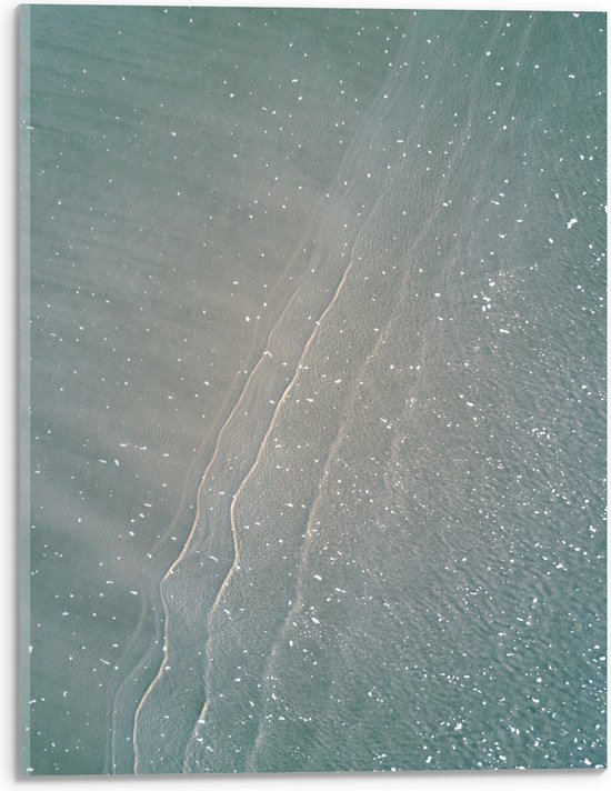 Acrylglas - Bovenaanzicht van Aanstromende Kalme Golven - 30x40 cm Foto op Acrylglas (Wanddecoratie op Acrylaat)