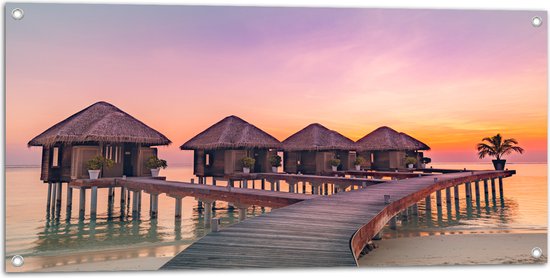Tuinposter – Vlonder naar Beach Resorts in Zee tijdens Zonsondergang - 100x50 cm Foto op Tuinposter (wanddecoratie voor buiten en binnen)