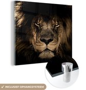 Glasschilderij leeuw - Dieren schilderij - Portret - Zwart - Schilderijen woonkamer - Foto op glas - Glasplaat - Kamer decoratie - 50x50 cm - Wanddecoratie - Muurdecoratie - Slaapkamer