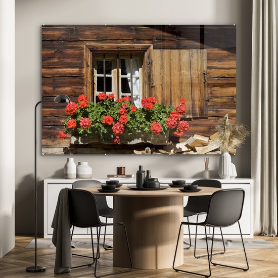 Fenêtre avec fleurs de géranium en fleurs L'odeur caractéristique du géranium est un ingrédient populaire pour les parfums épicés Plexiglas 180x120 cm - Tirage photo sur Glas (décoration murale en plexiglas) XXL / Groot format!