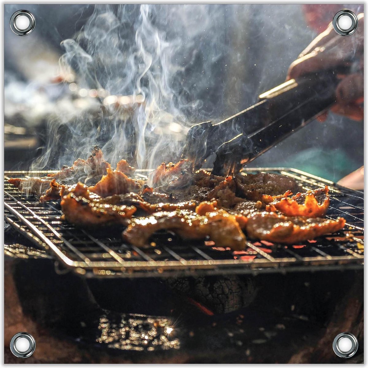 Tuinposter –Barbecue met Rokend Vlees– 50x50 Foto op Tuinposter (wanddecoratie voor buiten
