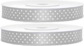 2x Hobby/decoratie zilveren satijnen sierlinten met witte stippen1,2 cm/12 mm x 25 meter - Cadeaulinten satijnlinten/ribbons - Zilveren linten met witte stippen - Hobbymateriaal benodigdheden - Verpakkingsmaterialen