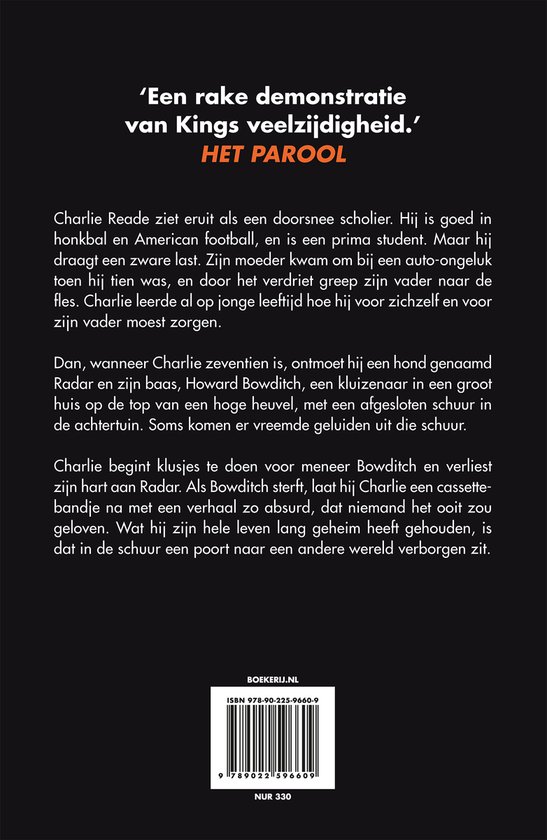 Achterkant Stephen King 'Fairy Tale' boek met tekst over Charlie Reade en een geheime wereld.