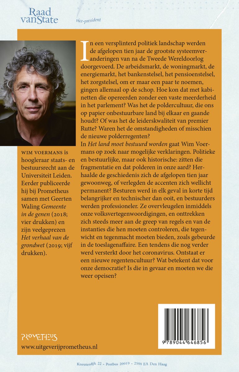 Boekomslag "Het land moet bestuurd worden" met portret van Wim Voermans. Tekst op oranje en witte achtergrond. ISBN 9789044646856.