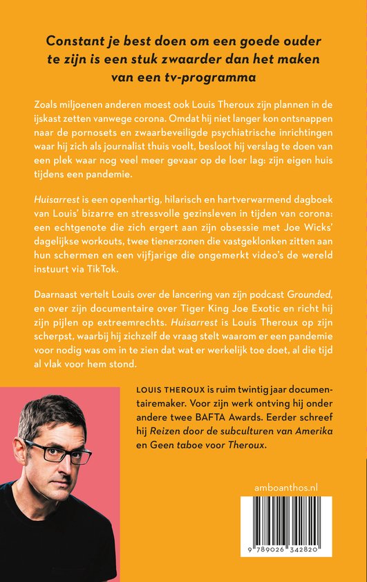 Louis Theroux met een bril en donkere baard, naast een tekst over zijn boek 'Huisarrest'.