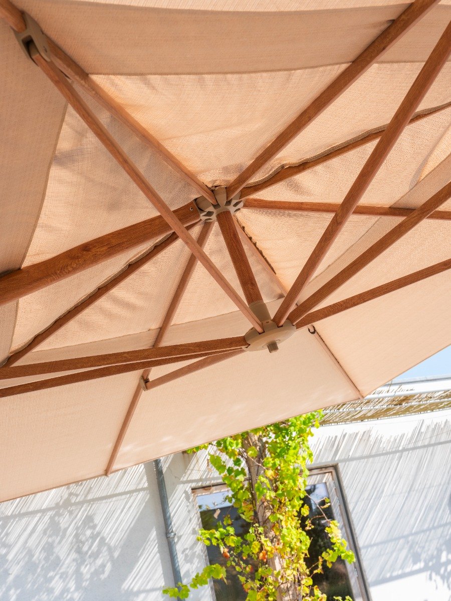 4 Seasons Outdoor Hacienda cantilever parasol 300 x 400 cm - wood-look frame