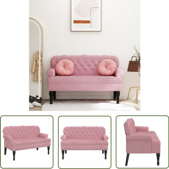 Roze fluwelen bankje met knopen, sierlijke rugleuning, ronde kussens en zwarte pootjes.
