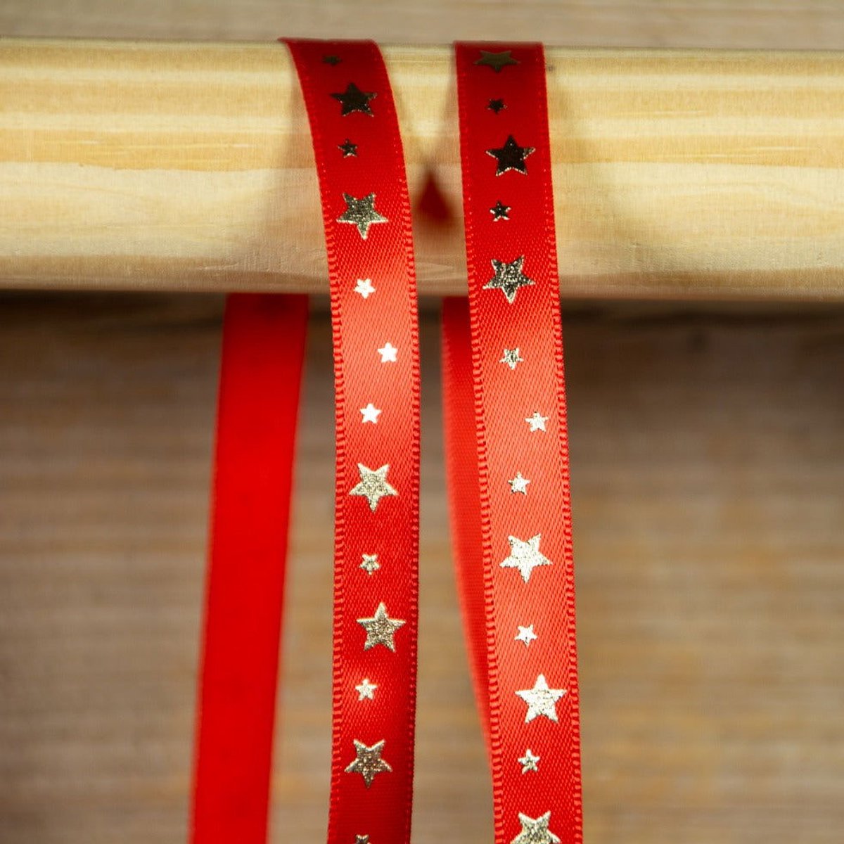 Satijnlint Little Star Rood – 10 mm × 25 m – Satijn