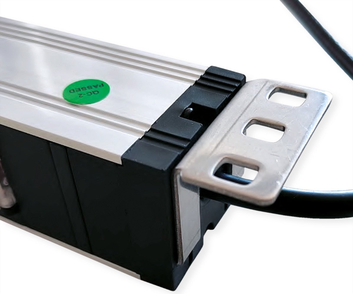 VALUE Stekkerdoos 19", 7-voudig, 1 HE + geaarde stekker (CEE 7/7), met overbelastingsbeveiliging, 1,8 m