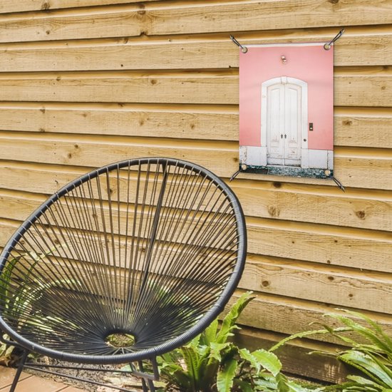 Tuinposter 30x40 cm - Tuindecoratie Hout - Deur - Roze - Wit - Poster voor in de tuin - Buiten decoratie - Schutting tuinschilderij - Tuindoek muurdecoratie - Wanddecoratie balkondoek
