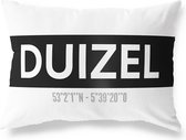 Tuinkussen DUIZEL - NOORD-BRABANT met coördinaten - Buitenkussen - Bootkussen - Weerbestendig - Jouw Plaats - Studio216 - Modern - Zwart-Wit - 50x30cm