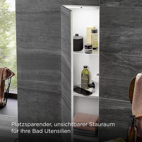 Modern chique badkamer met donkere kleuren