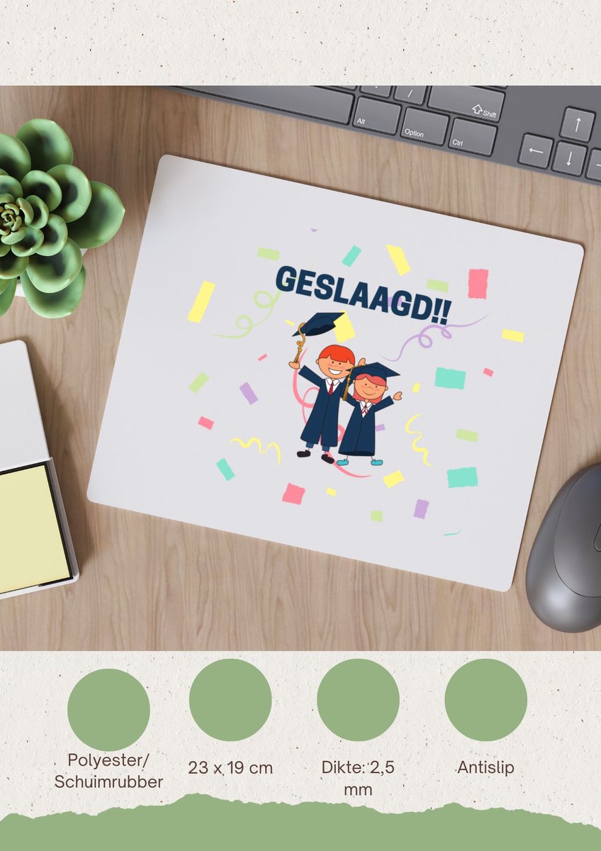 Akyol - geslaagd 2 mensen Muismat - Felicitatie - iemand die is geslaagd - gefeliciteerd - examen - school - diploma gehaald - 23 bij 19 cm