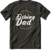 Fishing Dad - Vissen T-Shirt | Geel | Grappig Verjaardag Vis Hobby Cadeau Shirt | Dames - Heren - Unisex | Tshirt Hengelsport Kleding Kado - Donker Grijs - 3XL