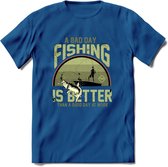 A Bad Day Fishing - Vissen T-Shirt | Groen | Grappig Verjaardag Vis Hobby Cadeau Shirt | Dames - Heren - Unisex | Tshirt Hengelsport Kleding Kado - Donker Blauw - 3XL
