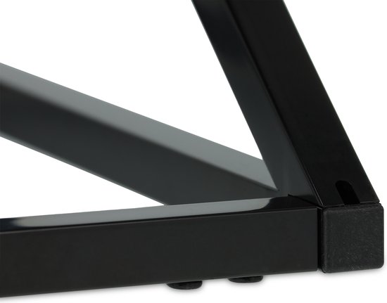 Gedetailleerde close-up van de zwarte metalen X-vormige poot van een poef.