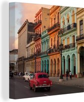 Tableau sur toile Vieilles voitures devant les bâtiments colorés de Cuba - 20x20 cm - Décoration murale