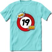 19 Jaar Hoera Verkeersbord T-Shirt | Grappig Verjaardag Cadeau | Dames - Heren | - Licht Blauw - M