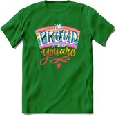Be Proud Of Who You Are | Pride T-Shirt | Grappig LHBTIQ+ / LGBTQ / Gay / Homo / Lesbi Cadeau Shirt | Dames - Heren - Unisex | Tshirt Kleding Kado | - Donker Groen - L