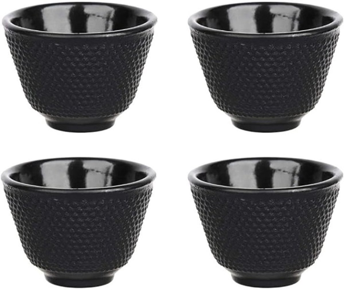 Traditionele theeset van gietijzer met 4 kopjes en theepot