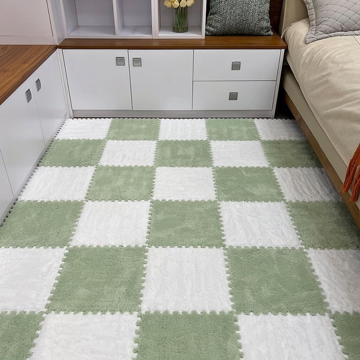 OLOEY 12-delige puzzelmat van tapijtvierkanten, in elkaar grijpende tapijttegels van pluche, antislip EVA-schuim puzzelvloertegels, creëer een veilige ruimte voor de slaapkamer/speelkamer (groen + wit)