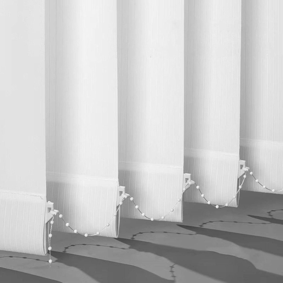 Aanpasbare doorschijnende jaloezieën verticale lamellengordijnen voor zonwering en privacy