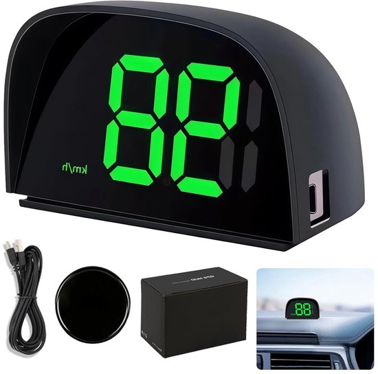 Zwarte digitale snelheidsmeter met grote groene cijfers '88'. Inclusief USB-kabel, ronde schijf en doos. Ook een kleine afbeelding van de meter in een auto.