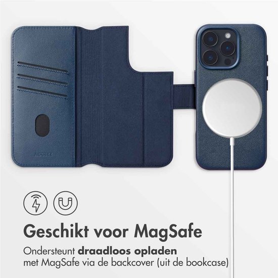 Marineblauwe lederen bookcase met uitneembare backcover, geschikt voor MagSafe opladen.